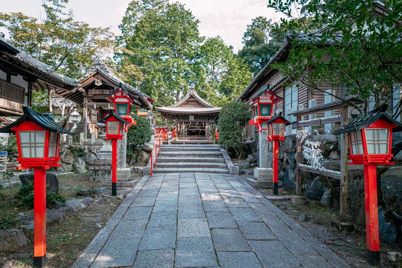 静かで落ち着きのある神社