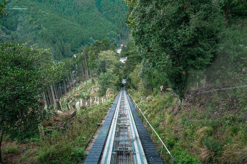 ケーブル電車で山門駅へ