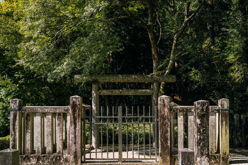 登り切ったところに御陵