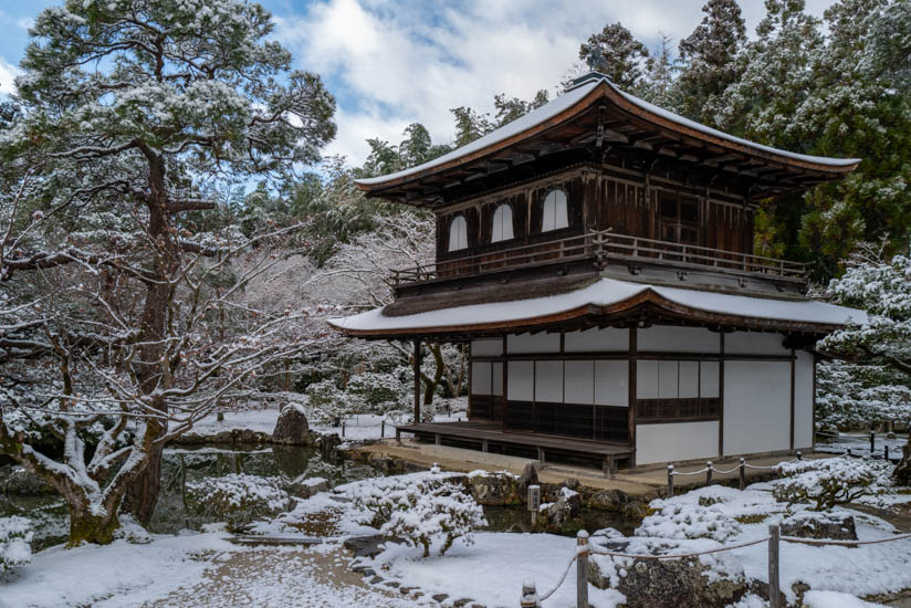 雪化粧の銀閣寺