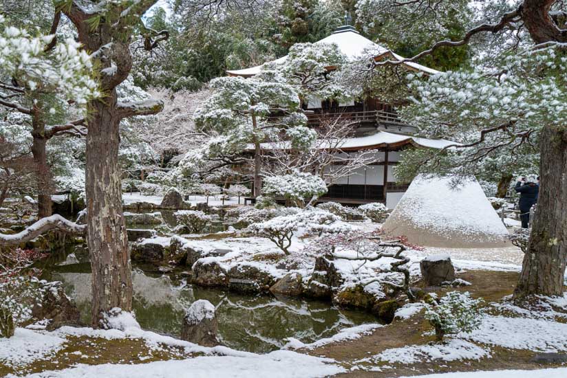 雪化粧の銀閣寺 (京都フォトブログ) 雪化粧の銀閣寺 (京都フォトブログ)