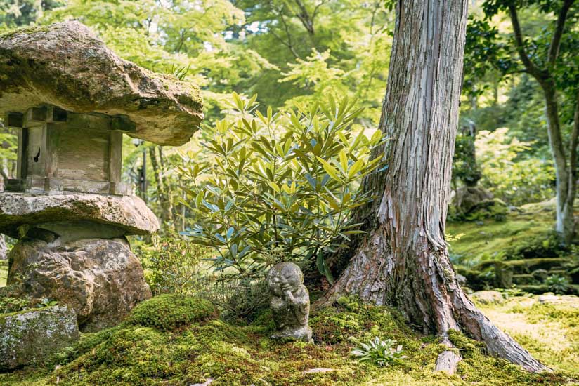 境内の至る所にお地蔵さん