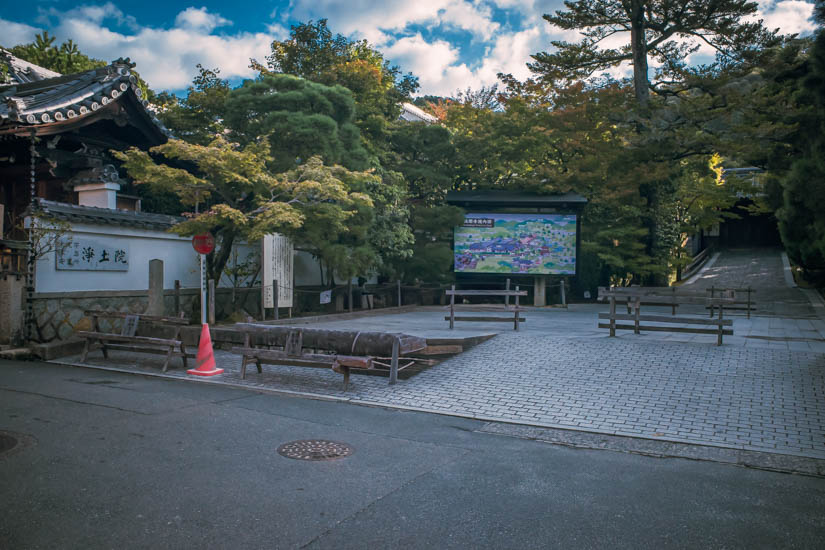 銀閣寺の前